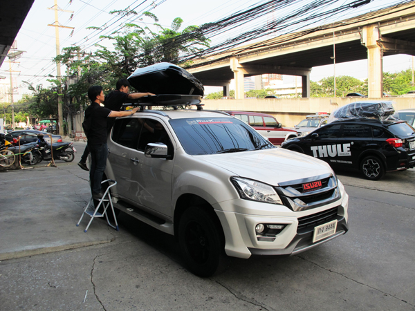 a11-isuzu-mu-x-thule-roofbox-d2autorack-