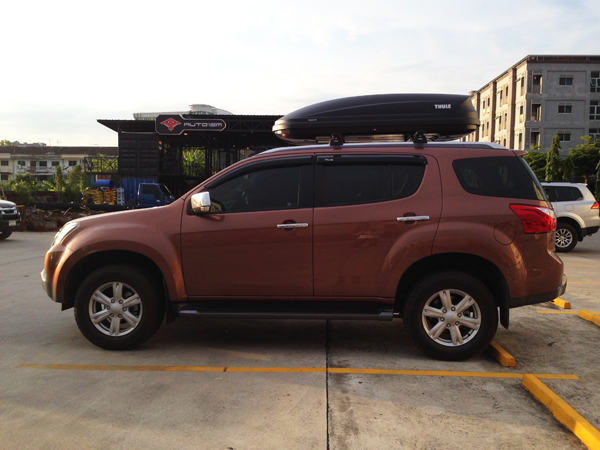 a36-isuzu-mu-x-thule-roofbox-d2autorack-