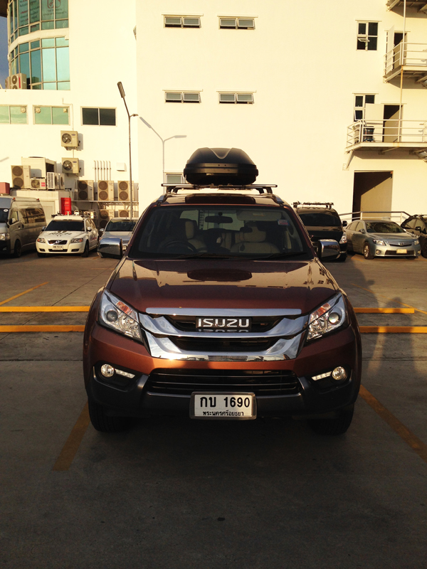 a37-isuzu-mu-x-thule-roofbox-d2autorack-