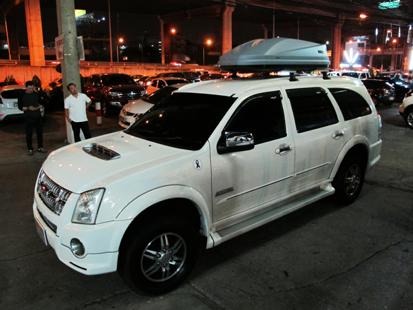 a46-isuzu-mu-7-thule-roofbox-d2autorack-