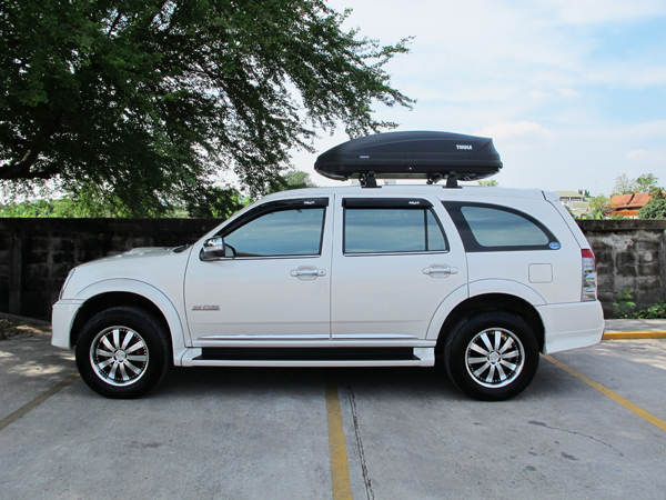 a54-isuzu-mu-7-thule-roofbox-d2autorack-