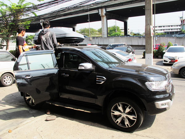 c4-ford-everest-thule-roofbox-d2autorack