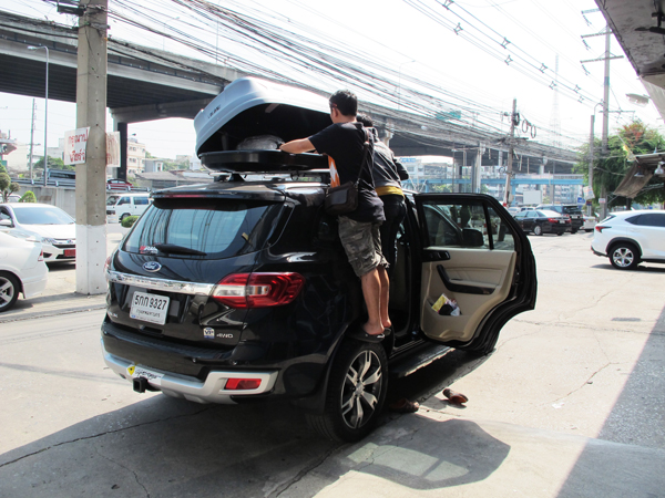 c5-ford-everest-thule-roofbox-d2autorack