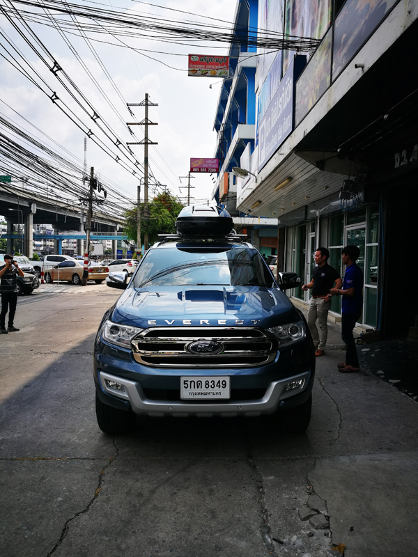 e6-ford-everest-thule-roofbox-d2autorack