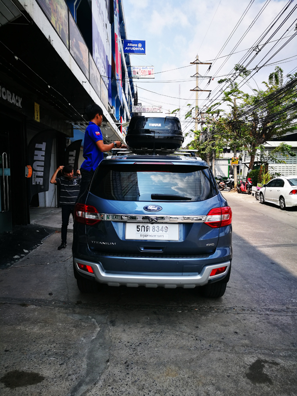 e7-ford-everest-thule-roofbox-d2autorack