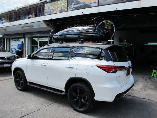 s4-toyota-fortuner-thule-roofbox-d2autor